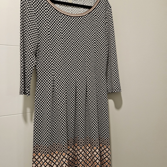 Lark & Ro Dresses & Skirts - Lark & Ro Black and White Geometric Dress